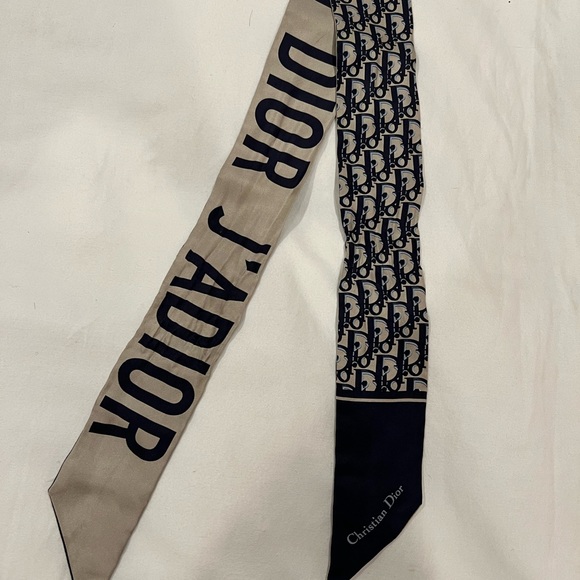 DIOR SCARVE - Picture 3 of 8